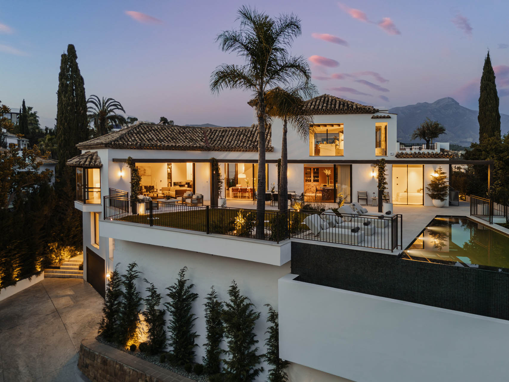 luxury villa kumo with panoramic sea views and spa for sale in el herrojo benahavis (45)