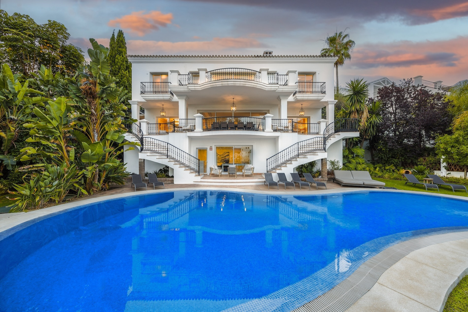 Exceptional Luxury Villa with Golf Views in El Herrojo, Benahavís (25)