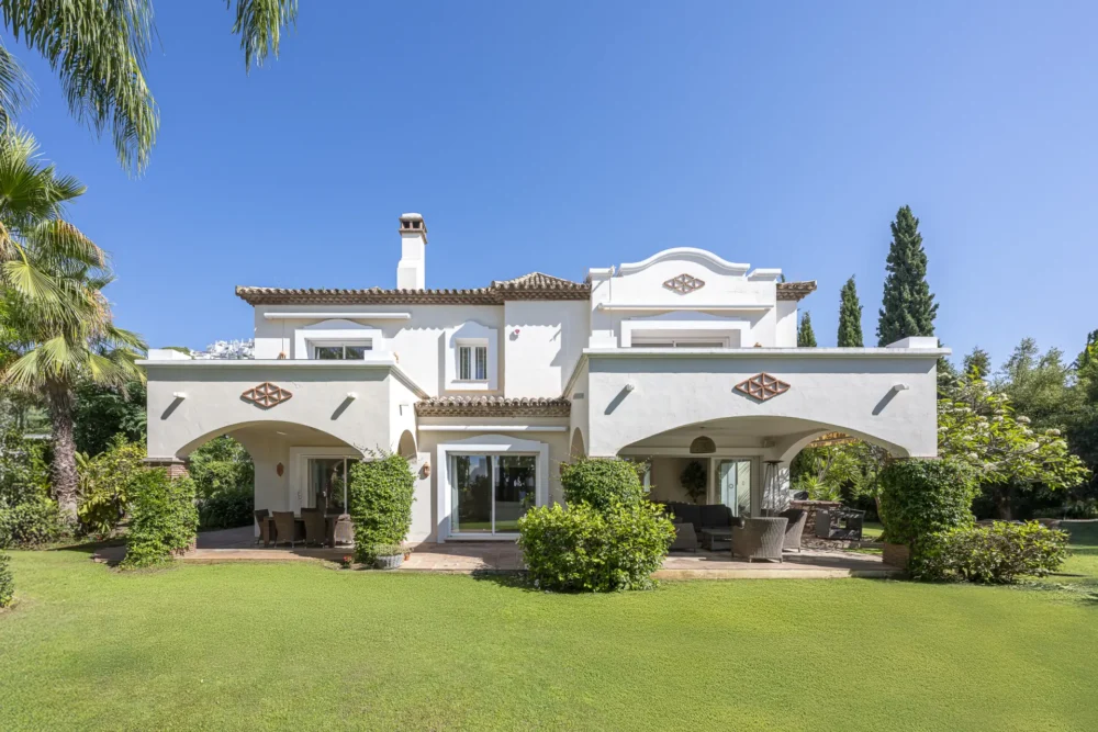 Frontline Golf Villa for Sale in El Herrojo Benahavís, La Quinta (42)